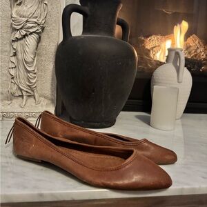 New Frye Flats 9.5 Tan Brown color